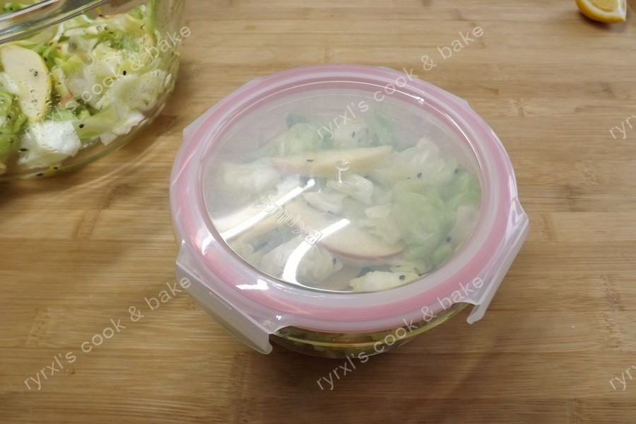 酸甜苹果卷心菜泡菜步骤12