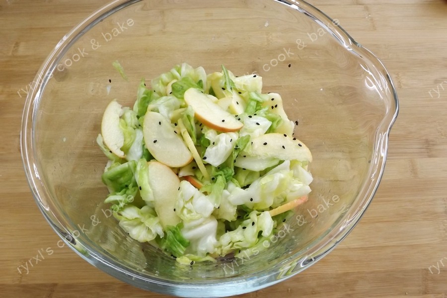 酸甜苹果卷心菜泡菜步骤10