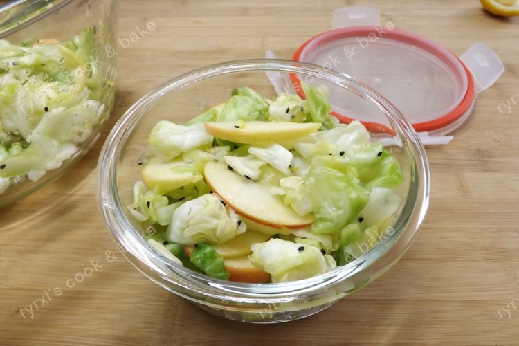 酸甜苹果卷心菜泡菜步骤11