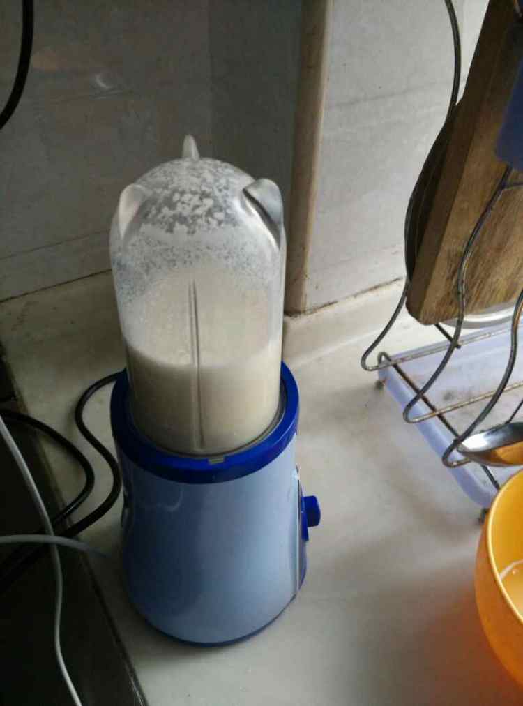 燕麦苹果奶昔步骤7