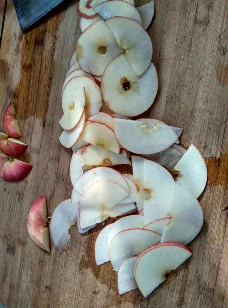 自制零食苹果片步骤2