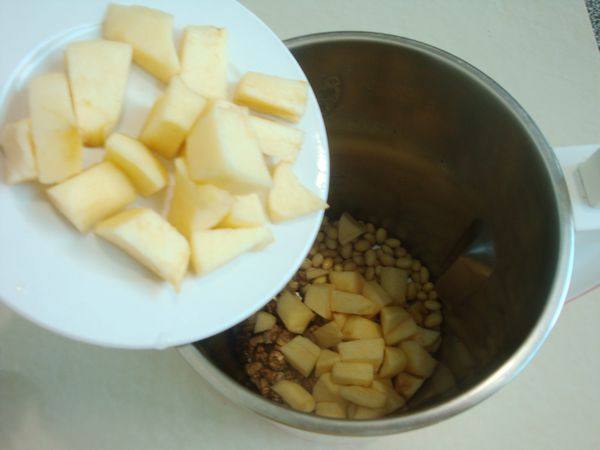 苹果核桃豆浆步骤5