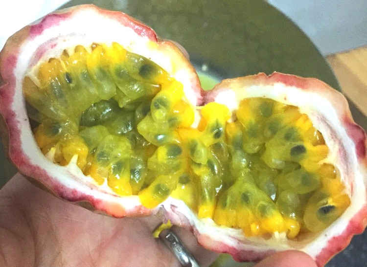 百香果酱步骤1