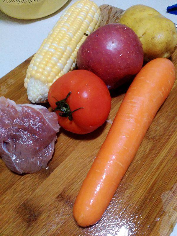 瘦肉蔬果汤步骤1