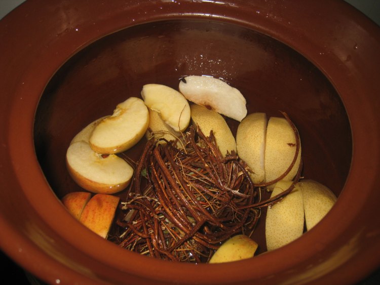 鸡骨草雪梨茶步骤5