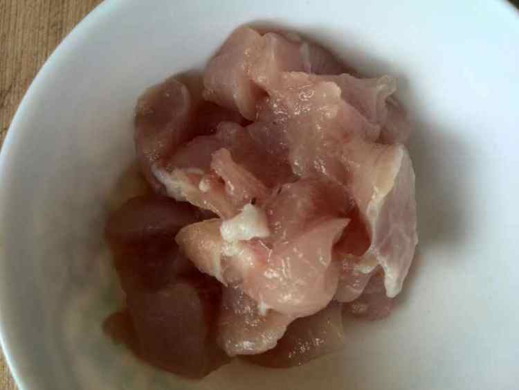 苹果炒肉丁步骤2