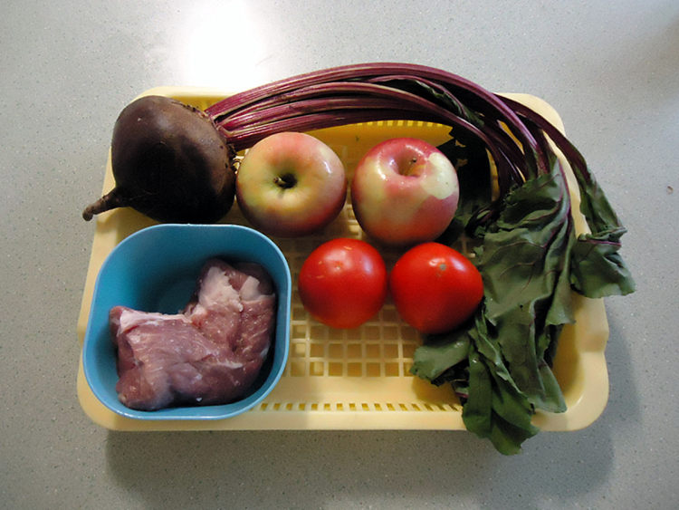 红菜头苹果猪肉汤步骤1