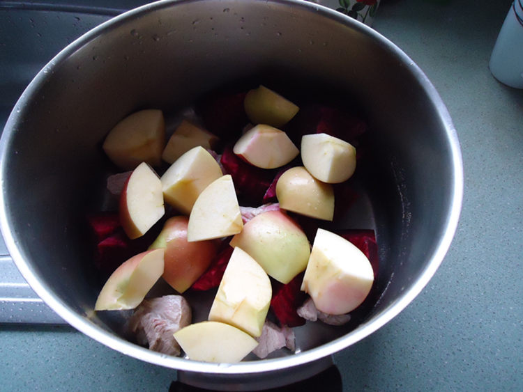 红菜头苹果猪肉汤步骤6