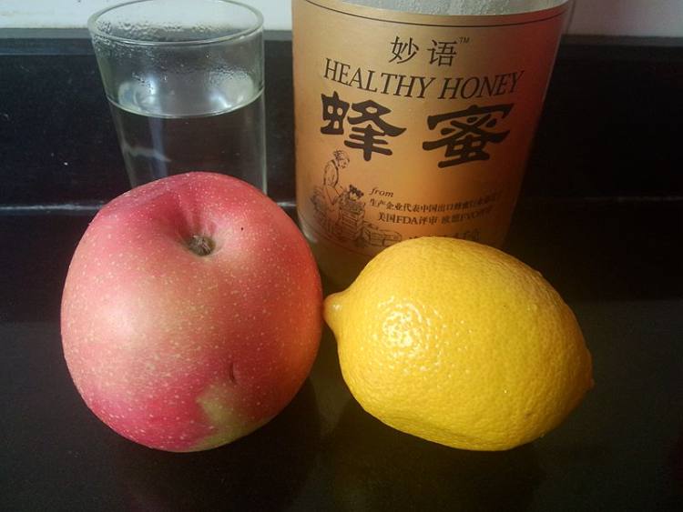 柠檬苹果汁步骤1
