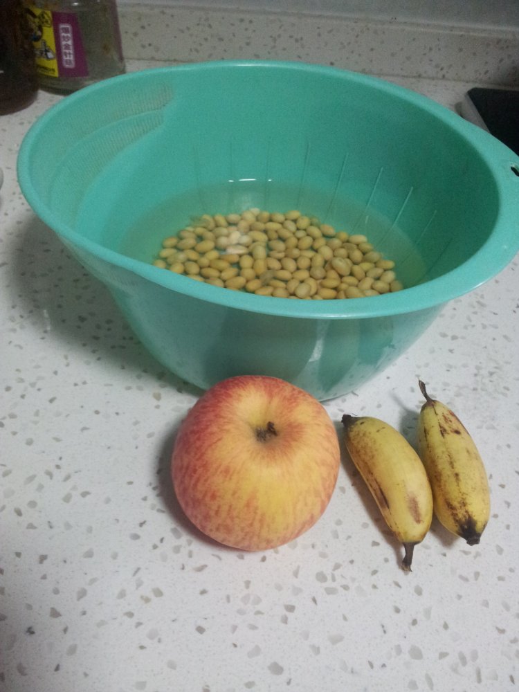 什锦水果豆浆步骤1