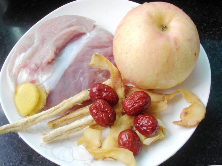 苹果沙参玉竹瘦肉汤步骤1