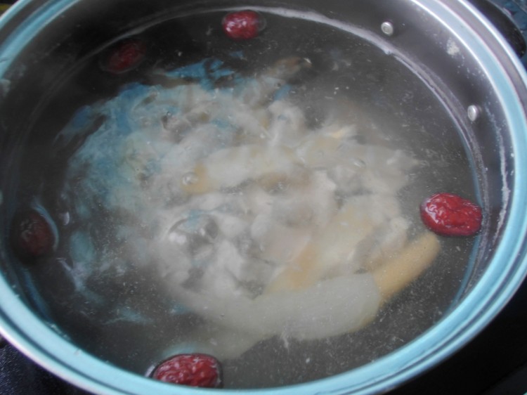 苹果沙参玉竹瘦肉汤步骤4