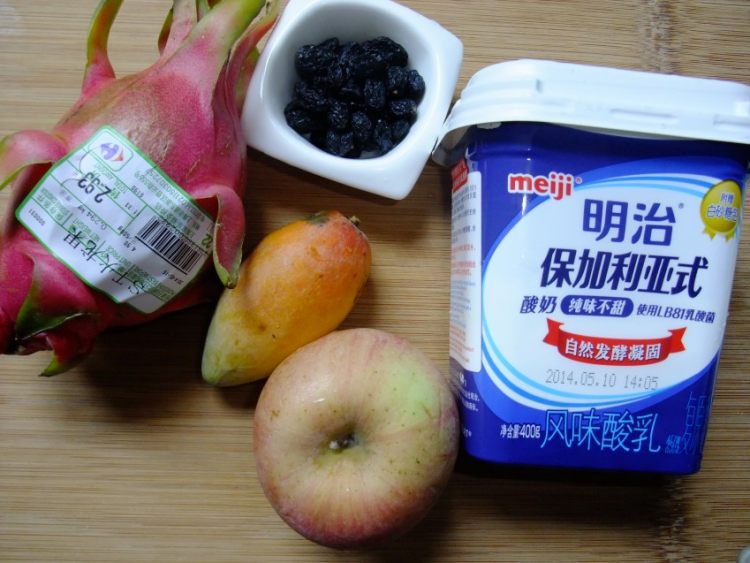 黑加仑水果酸奶步骤1