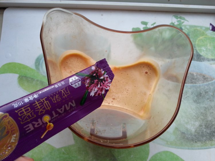胡萝卜苹果菠萝汁步骤5