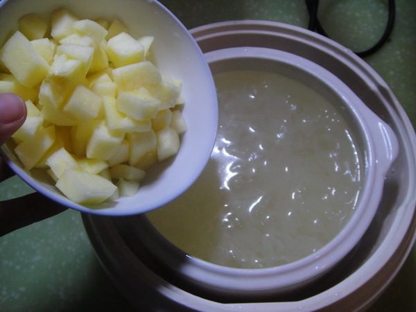 樱桃菠萝银耳汤步骤6