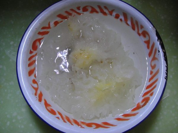 樱桃菠萝银耳汤步骤2