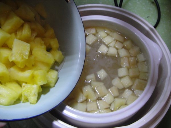 樱桃菠萝银耳汤步骤8