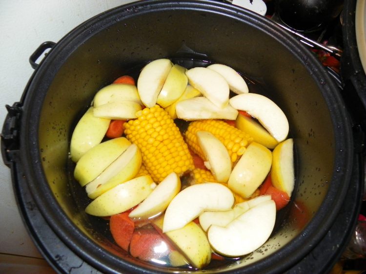 玉米苹果红萝卜汤步骤2