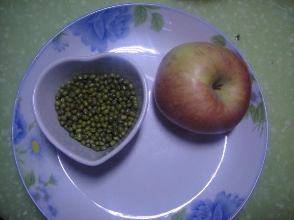苹果绿豆沙步骤1