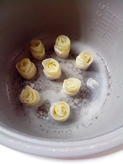 香甜玫瑰苹果卷步骤7