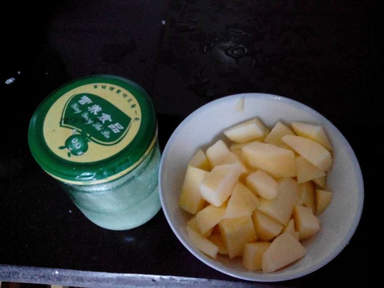 苹果米酒汤步骤1