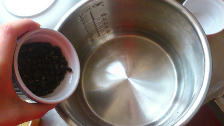 苹果双米粥步骤1