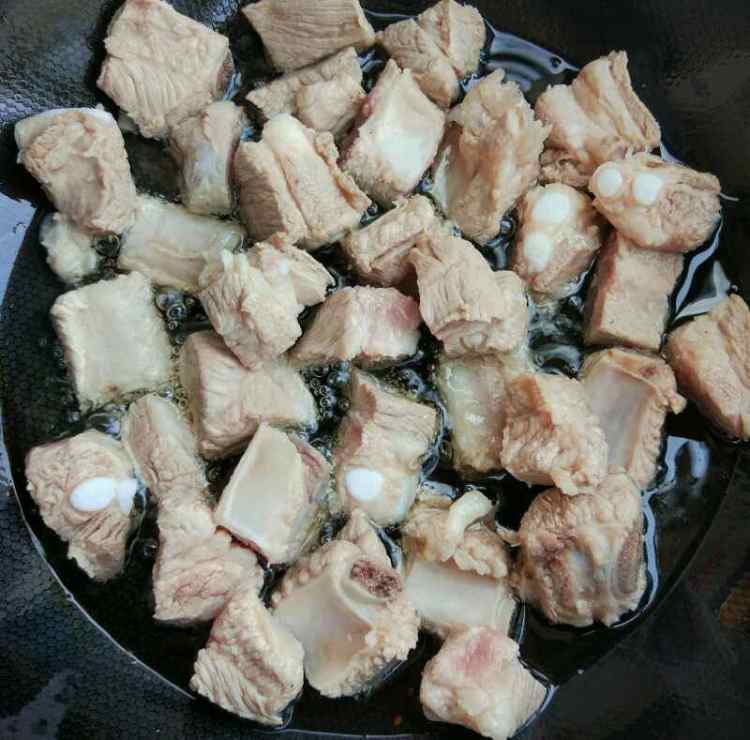 菠萝糖醋排骨步骤3
