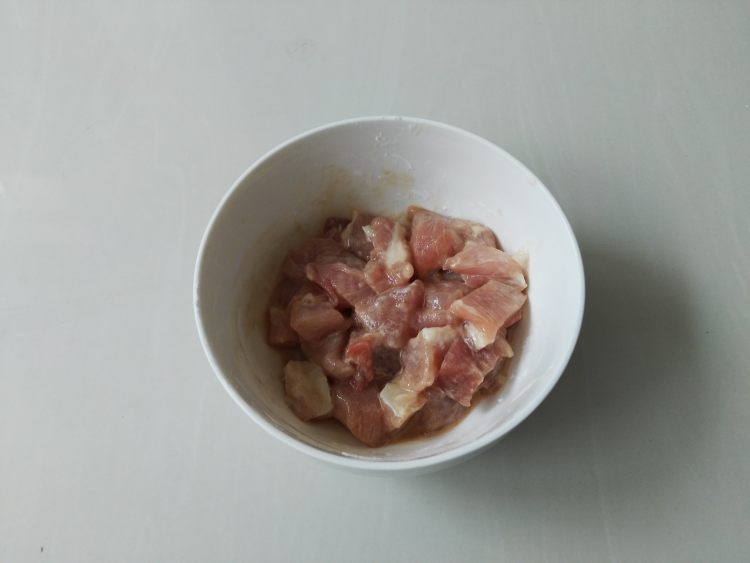 菠萝咕老肉步骤2