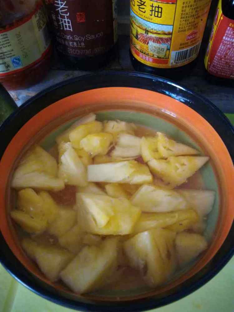 菠萝炒肉步骤2