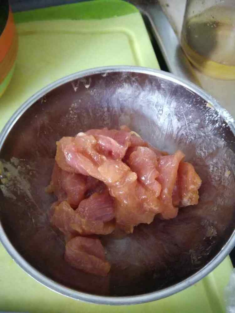 菠萝炒肉步骤3