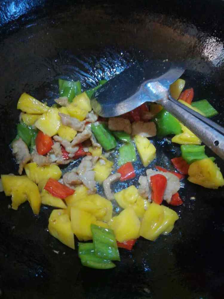 菠萝炒肉步骤9
