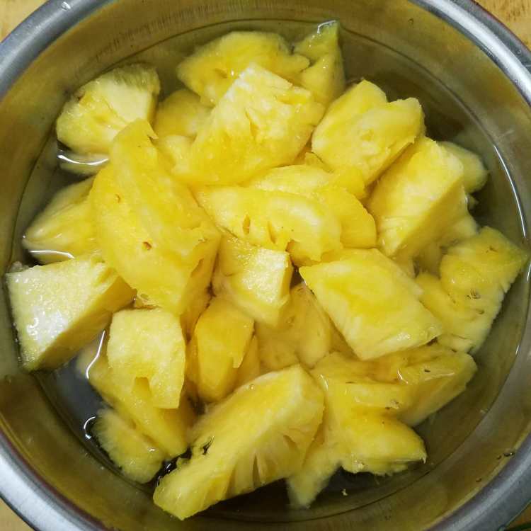 菠萝鸡步骤2