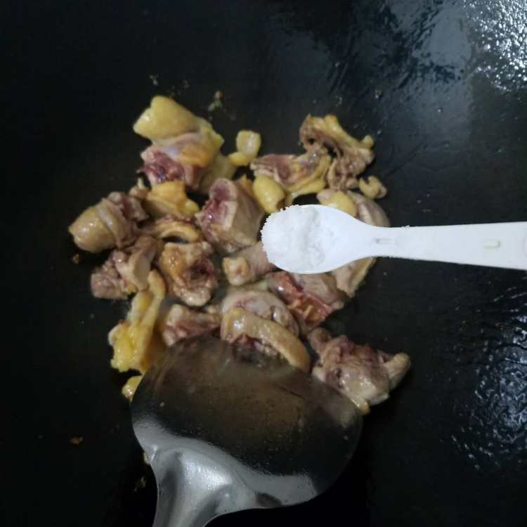 菠萝鸡步骤4