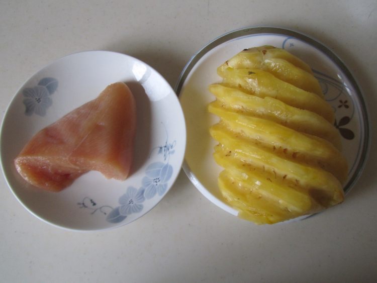 菠萝炒鸡片步骤1