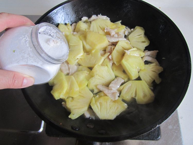 菠萝炒鸡片步骤6