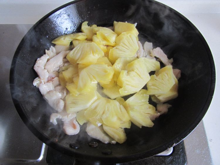 菠萝炒鸡片步骤5