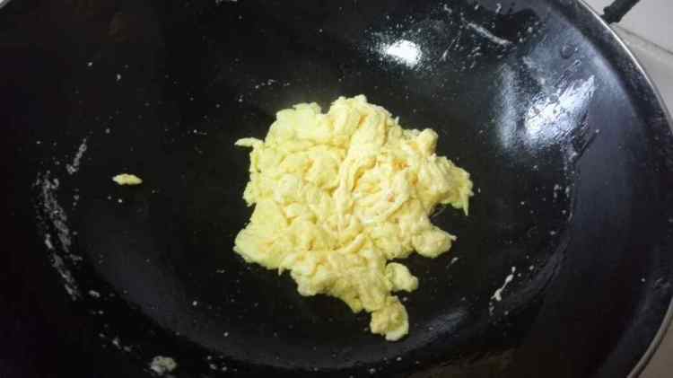 菠萝鲜虾炒饭步骤5