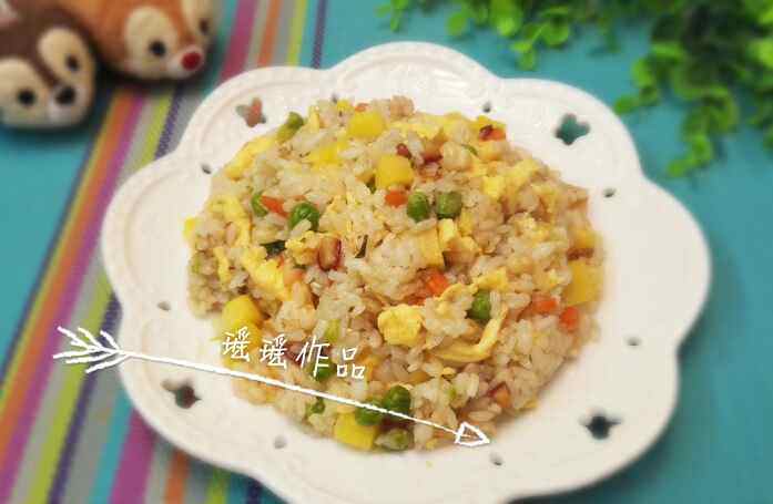 菠萝鲜虾炒饭步骤12