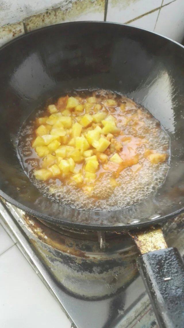 菠萝鸡球步骤8