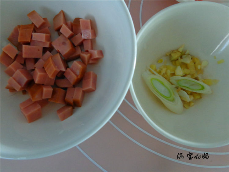 香肠菠萝炒饭步骤4