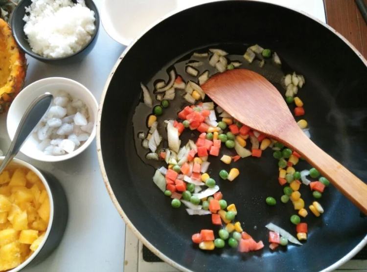 菠萝焗饭步骤2