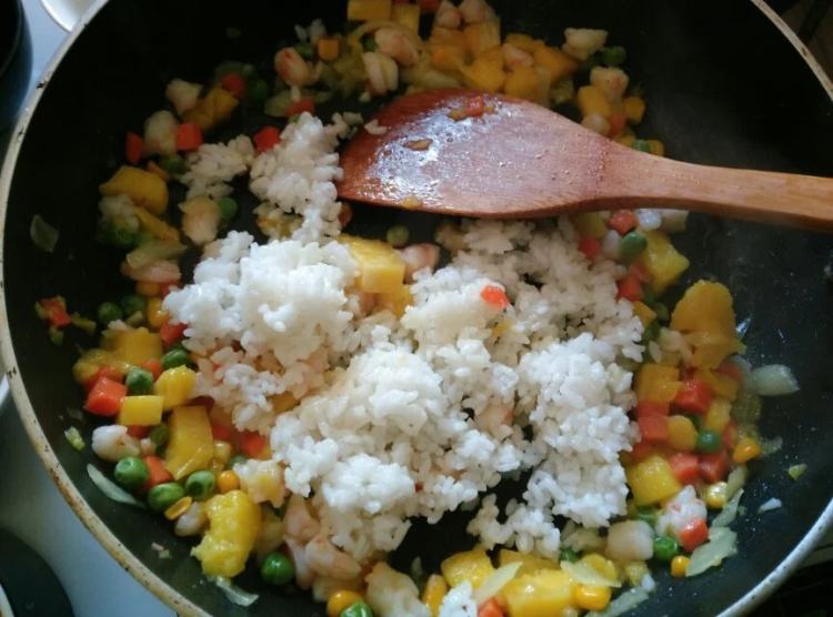 菠萝焗饭步骤3