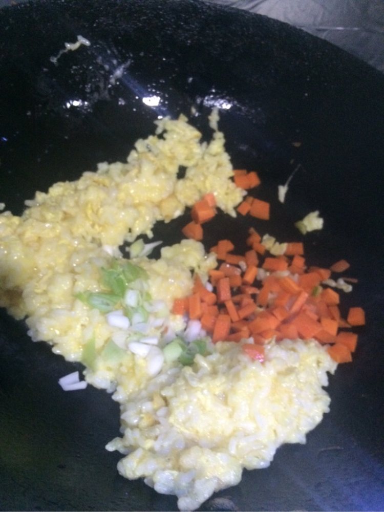 菠萝五彩炒饭#多效护步骤7