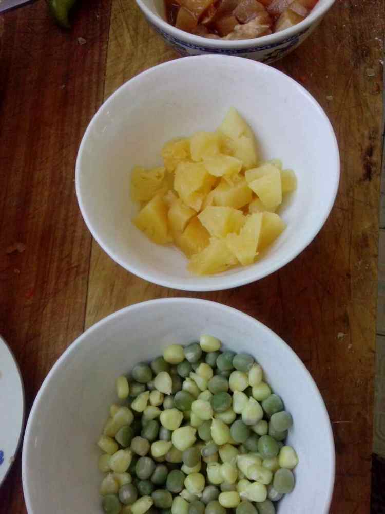 菠萝鸡丁步骤4