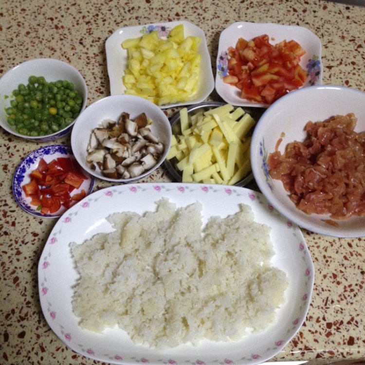 菠萝什锦焗饭步骤1
