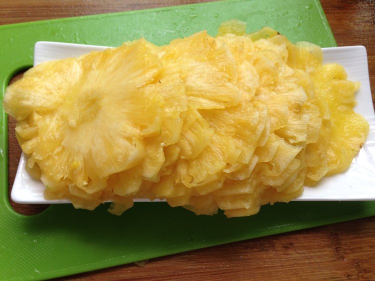 菠萝干花步骤1