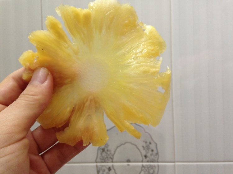 菠萝干花步骤2