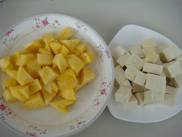 菠萝咕咾豆腐步骤2