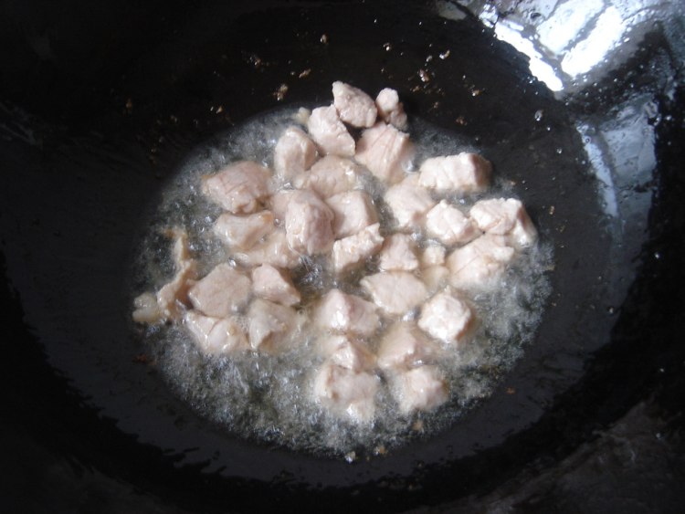 菠萝肉丁步骤3