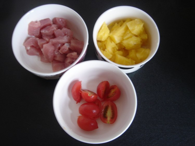 菠萝肉丁步骤1